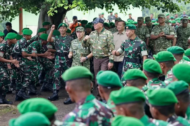 Menhan Sjafrie Tinjau...