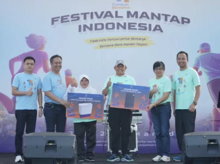 Usia 11 Tahun, Bank...