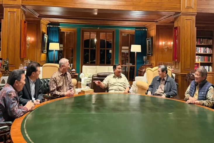 Prabowo Bertemu 5 Pengusaha...