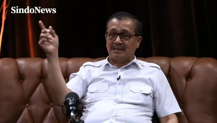 Profil Oegroseno, Mantan...