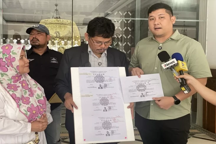 Terima Salinan Ijazah...