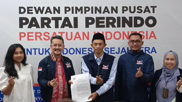 DPP Partai Perindo Serahkan...
