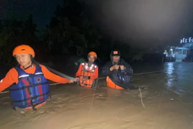 Banjir Rendam Sejumlah...