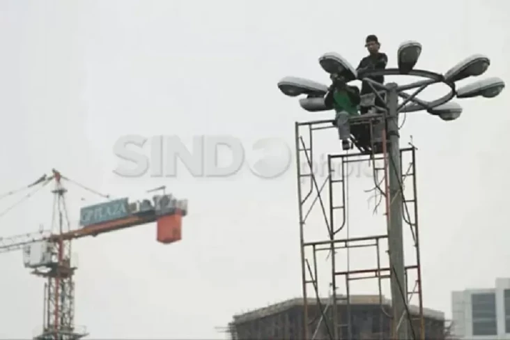 300 Lampu Penerangan...