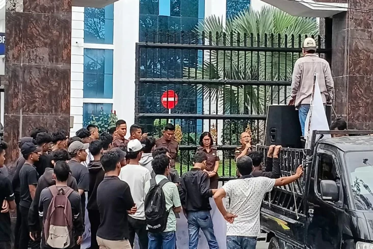 Mahasiswa-DPRD Sumut...