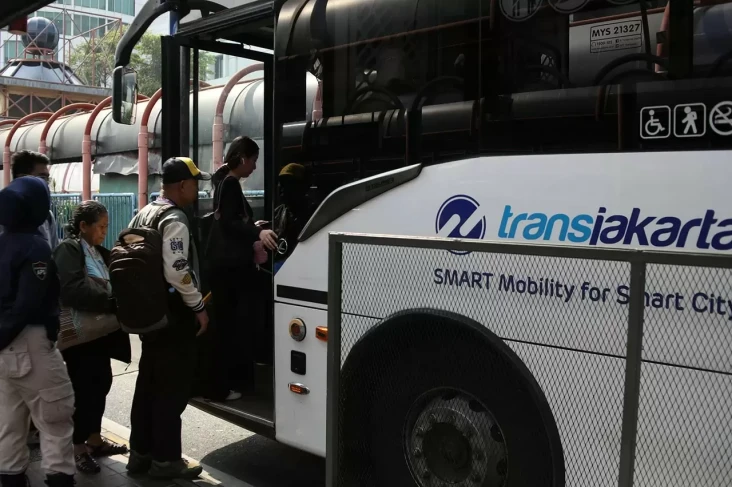 Penumpang Transjakarta...