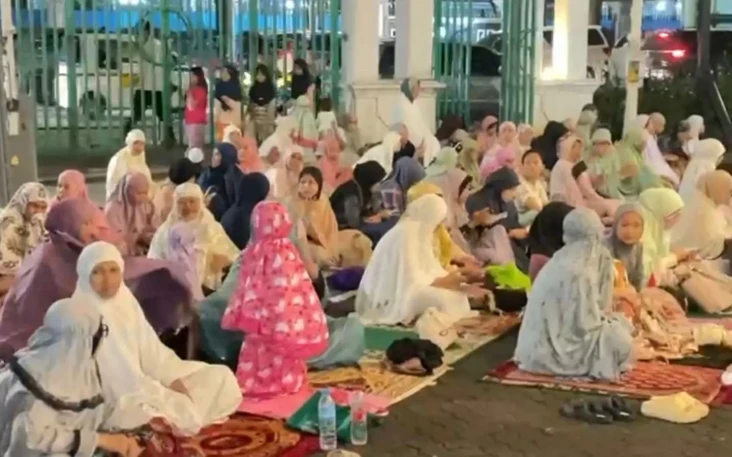 Suasana Tarawih Perdana...
