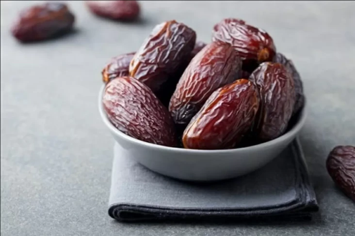5 Manfaat Makan Kurma...
