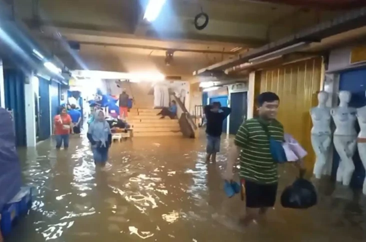 Banjir Merendam 123...