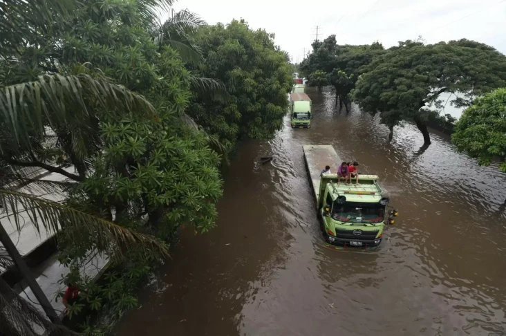 Setahun Pimpin Jakarta,...