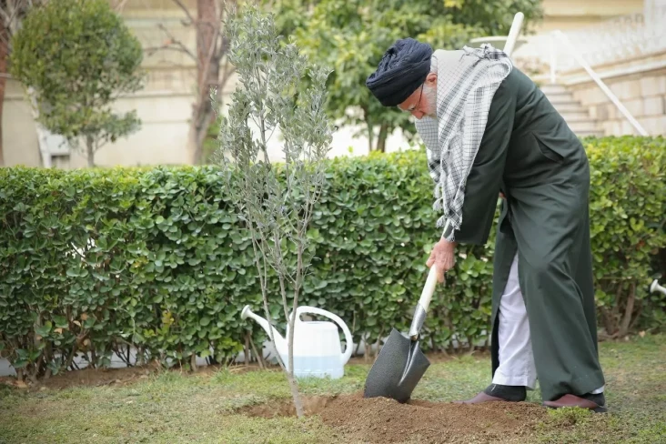 3 Cara AS Membunuh Khamenei,...