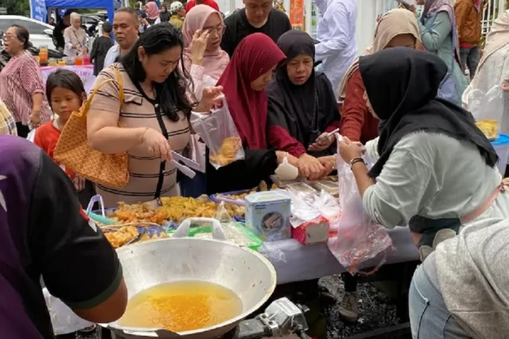Berburu Takjil di Masjid...