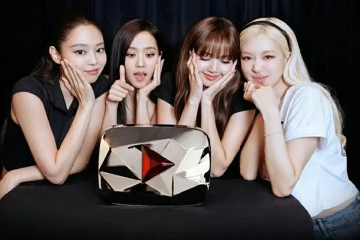 BLACKPINK Tembus 100...
