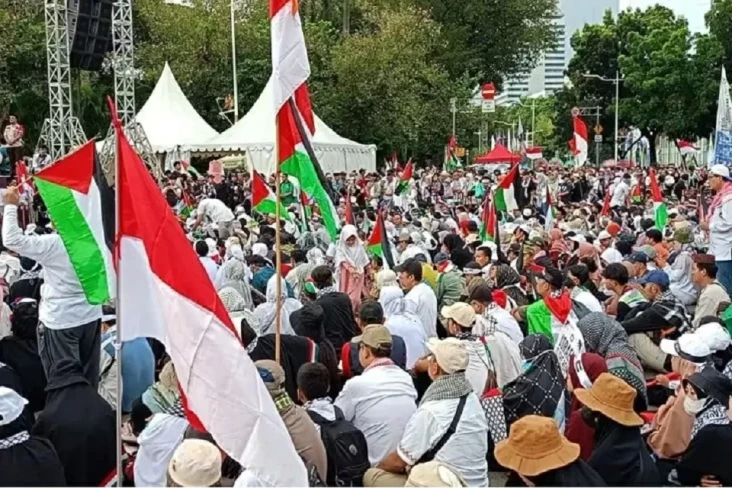 Survei Median: 55,7%...
