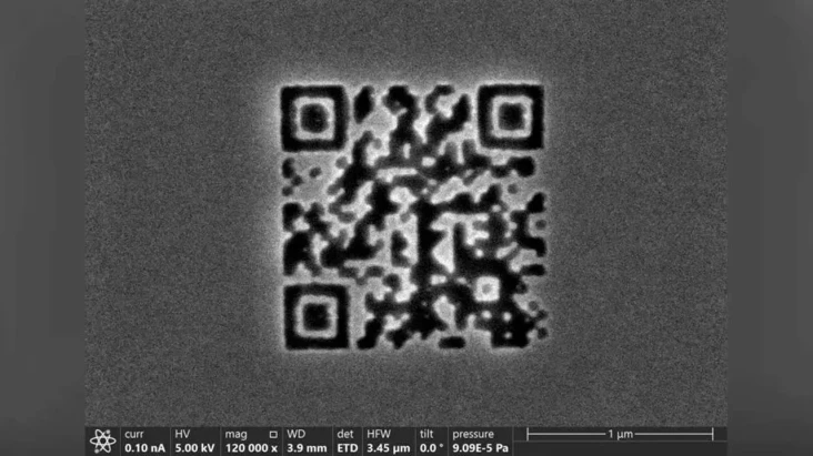 Kode QR Terkecil di...