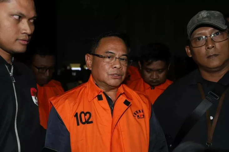 Periksa Kades dan Perangkat...