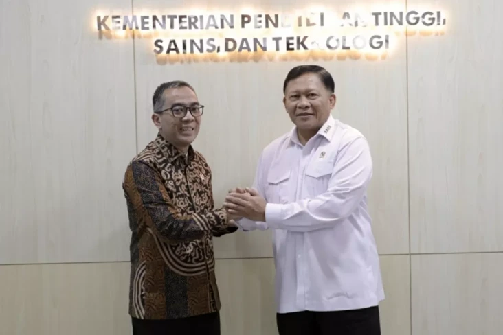 Dukung Giant Sea Wall,...