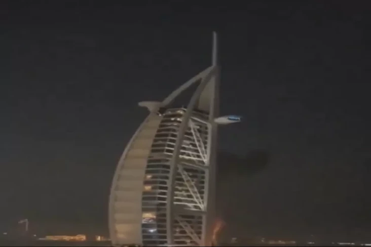 Hotel Ikonik Burj Al...