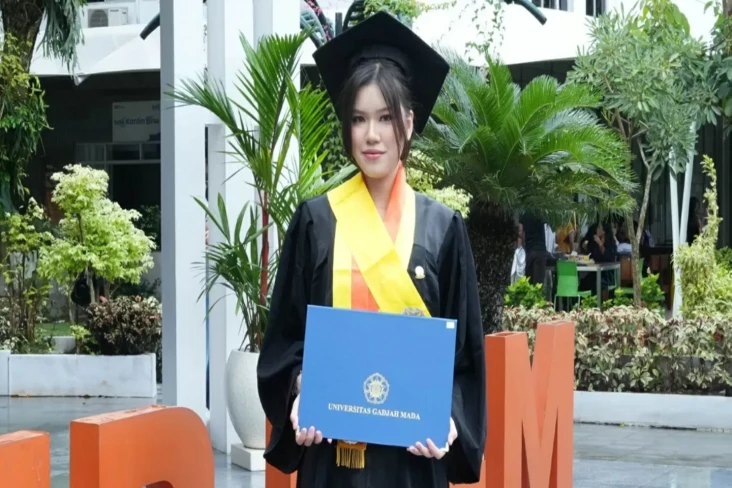 Kisah Cynthia Fransisca,...