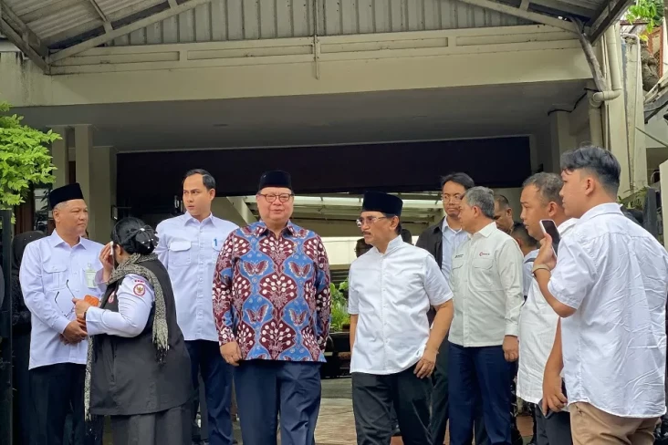 Melayat ke Rumah Duka...