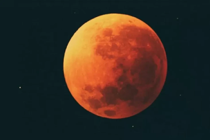 Puncak Gerhana Bulan...