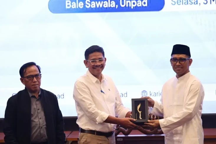 Edukasi Generasi Muda,...
