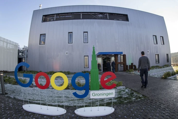 Google Membangun Pusat...