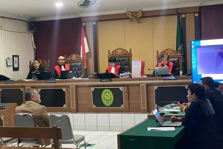 Sidang Sri Purnomo,...