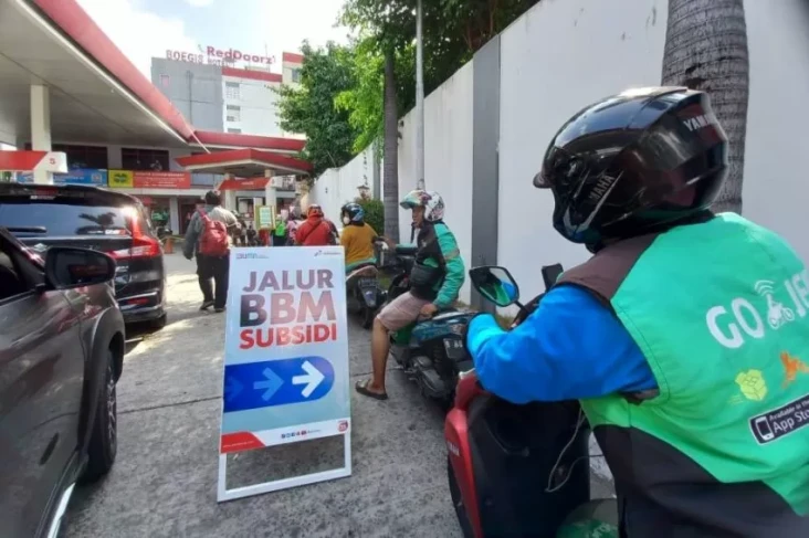 Minyak Dunia Melambung,...