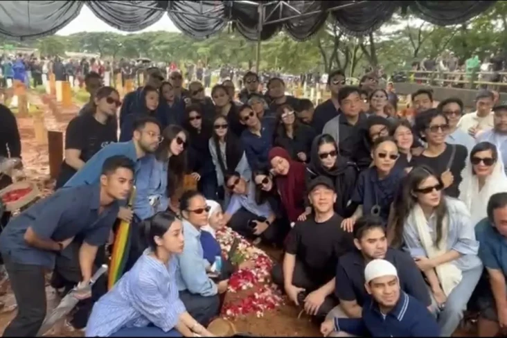 Hadir di Pemakaman,...