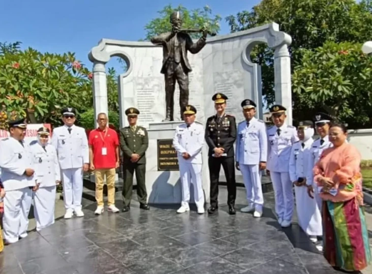 1.000 Pelajar Surabaya...