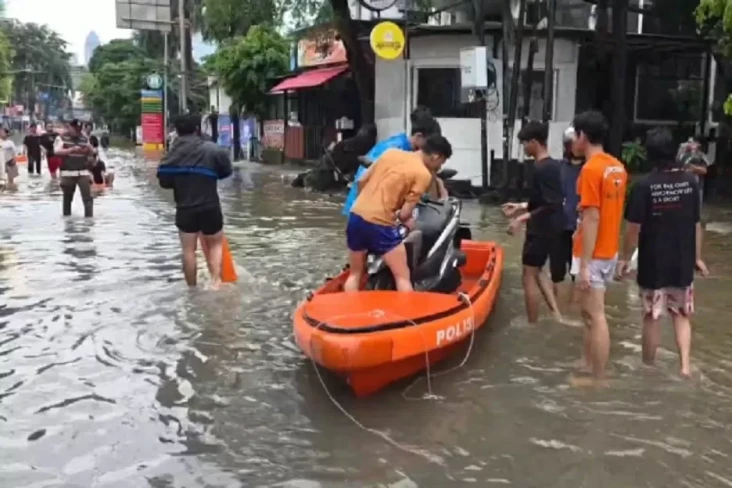 Benhil Terendam Banjir,...