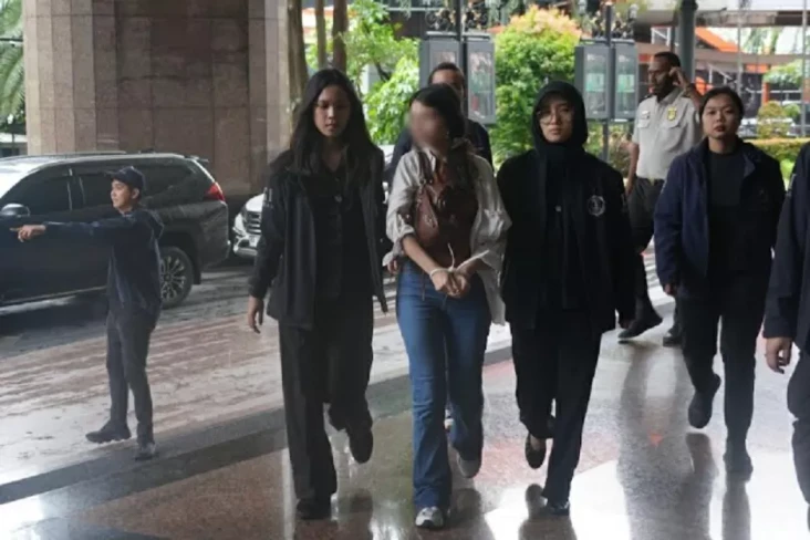 Ditangkap Imigrasi,...