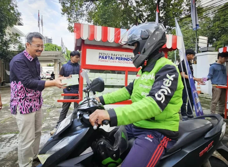 Berbagi Takjil dan Modal...