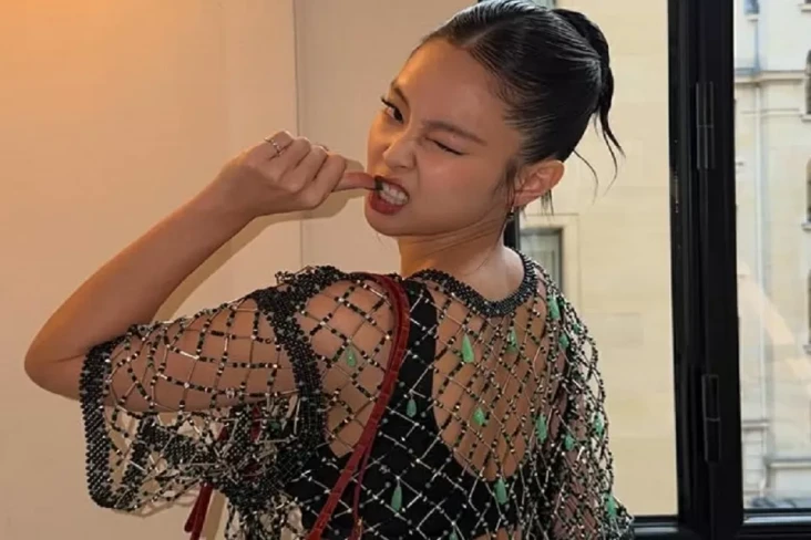 Viral! Penampilan Jennie...