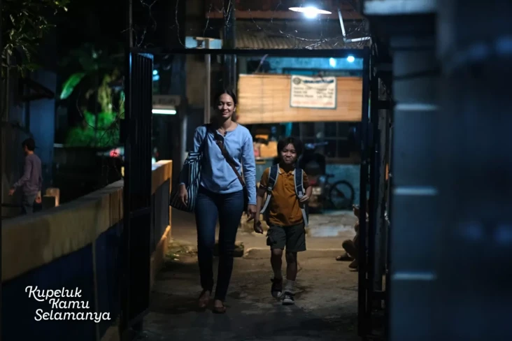Film Kupeluk Kamu Selamanya...