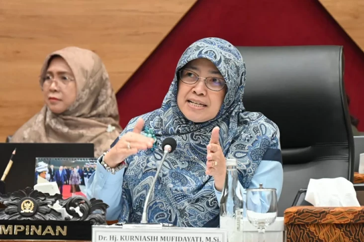 Guru Honorer Layak Dapat...