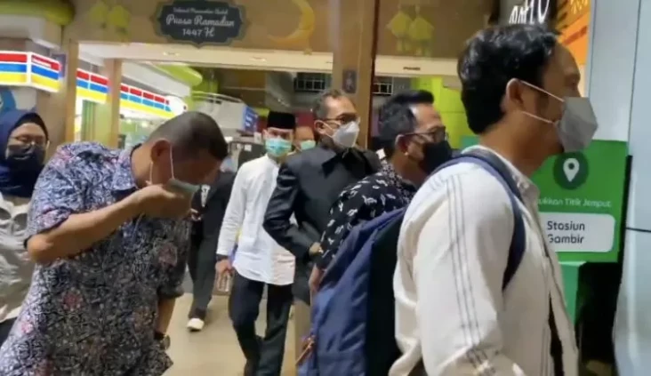 13 dari 27 Orang yang...