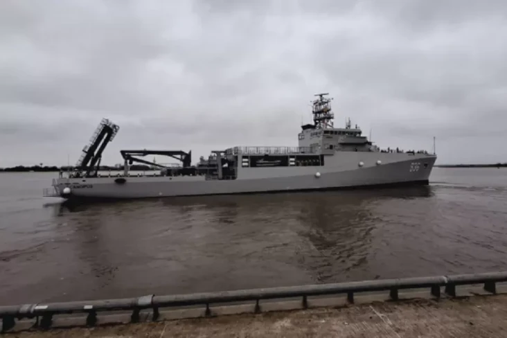 KRI Canopus-936 Laksanakan...