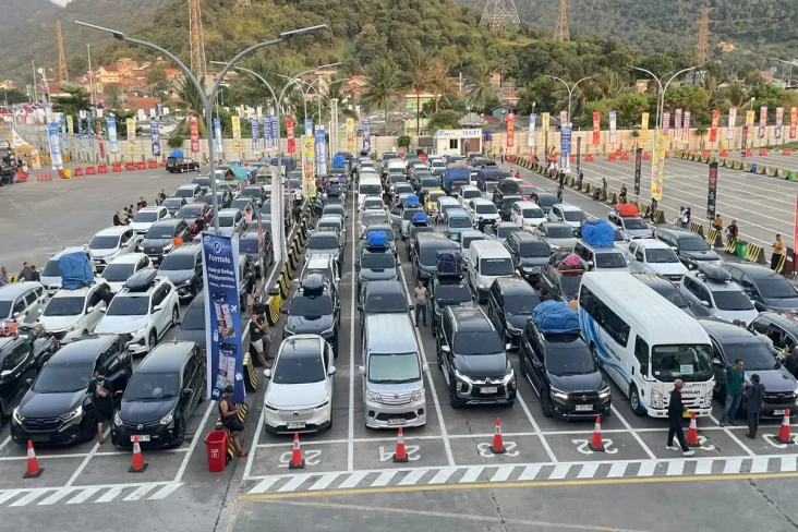 Kendaraan Pemudik Mulai...