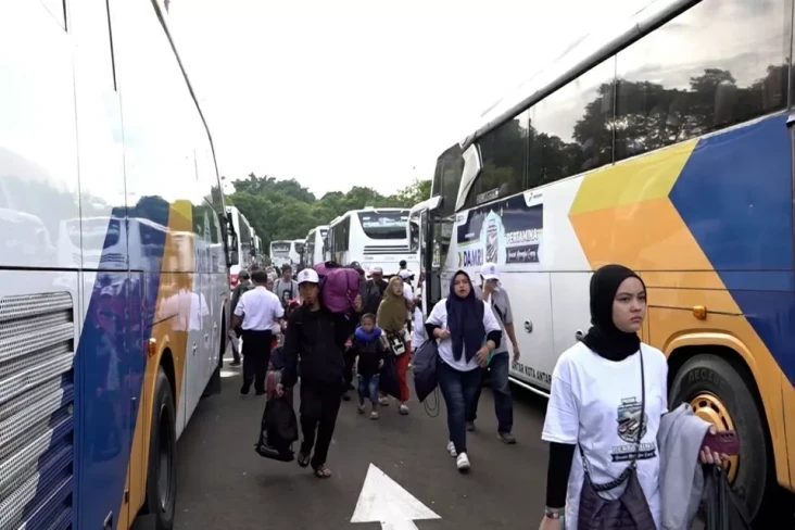 Ribuan Pemudik Bersiap...