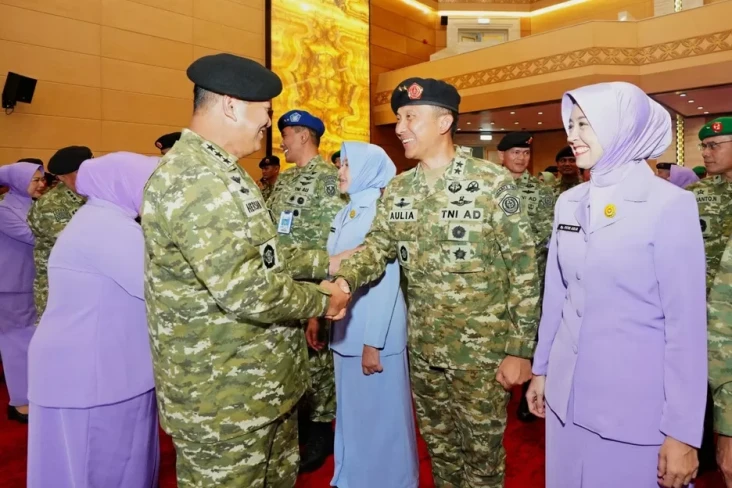 54 Pati TNI Resmi Naik...
