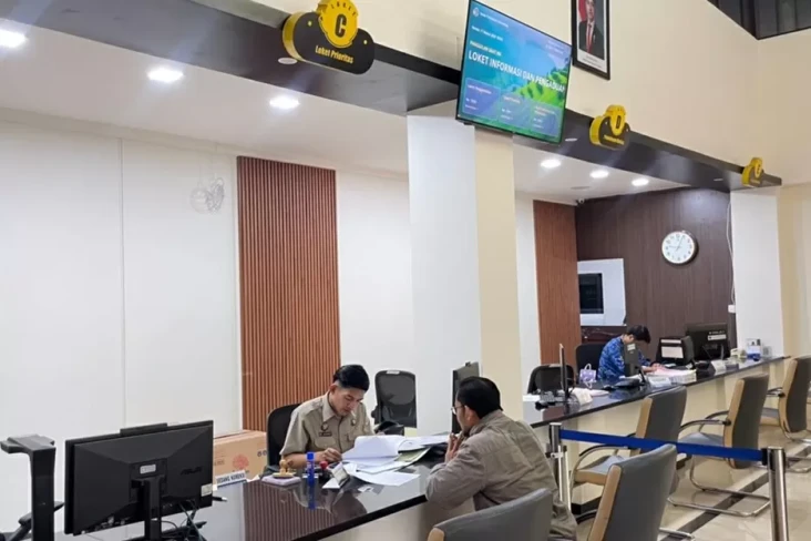 Bantu Warga Urus Sertifikat,...