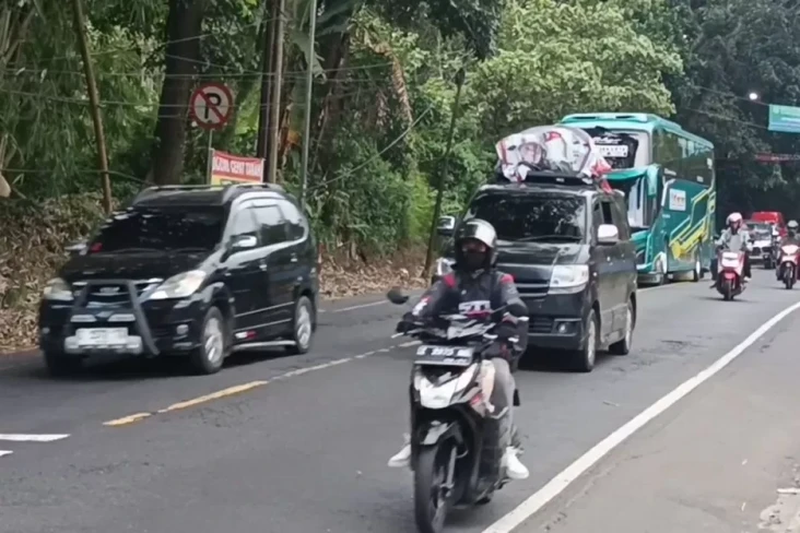Macet Nyaris 2 Km, One...