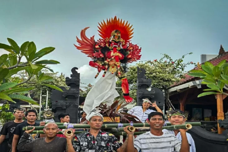 Rayakan Nyepi, Warga...