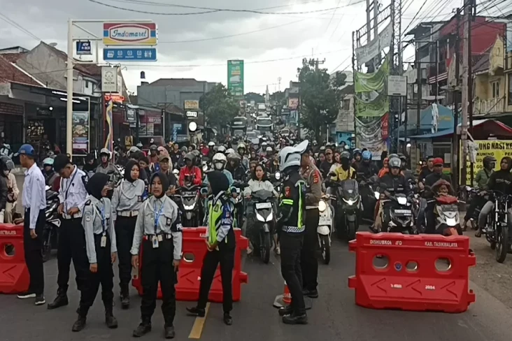 Macet 3 Km, Lingkar...
