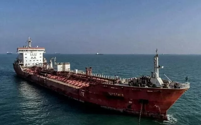 Distribusi BBM di Selat...