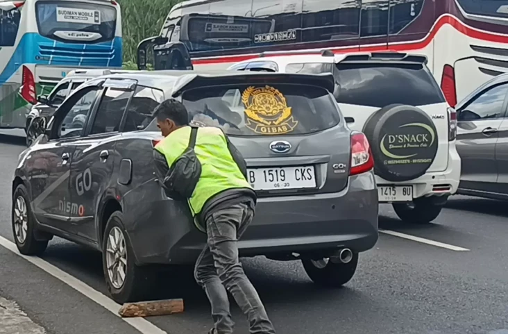 Macet Arus Balik di...