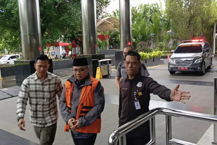 Gus Yaqut Tiba di KPK,...