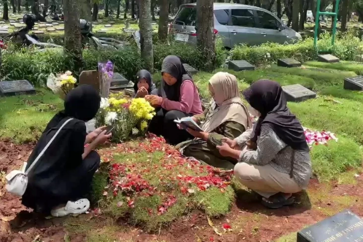 Keluarga Mpok Nori Jalani...